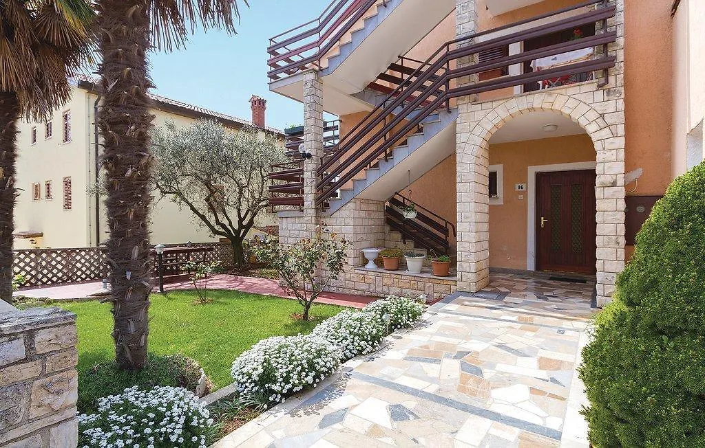 Awesome Apartment In Novigrad With Kitchen 0*, Novigrad Istria