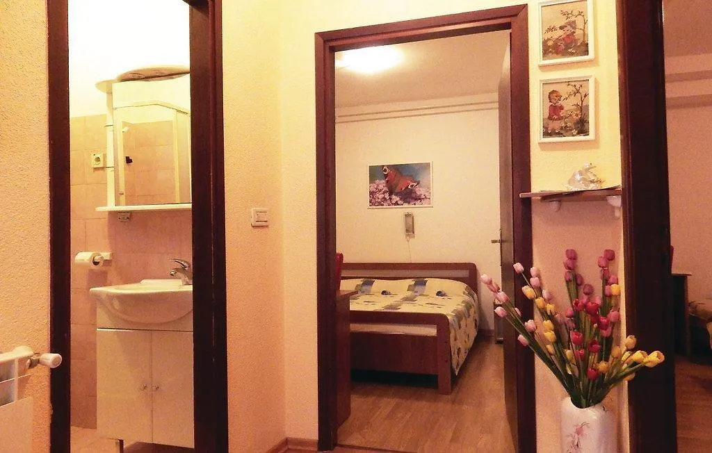Awesome Apartment In Novigrad With Kitchen Kroatien