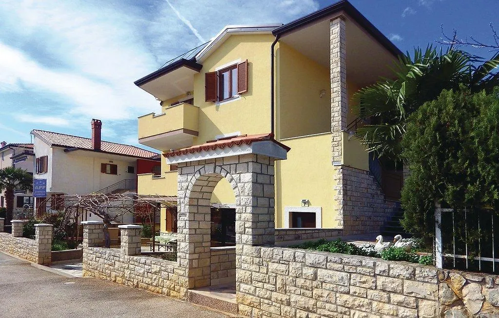 Awesome Apartment In Novigrad With Kitchen