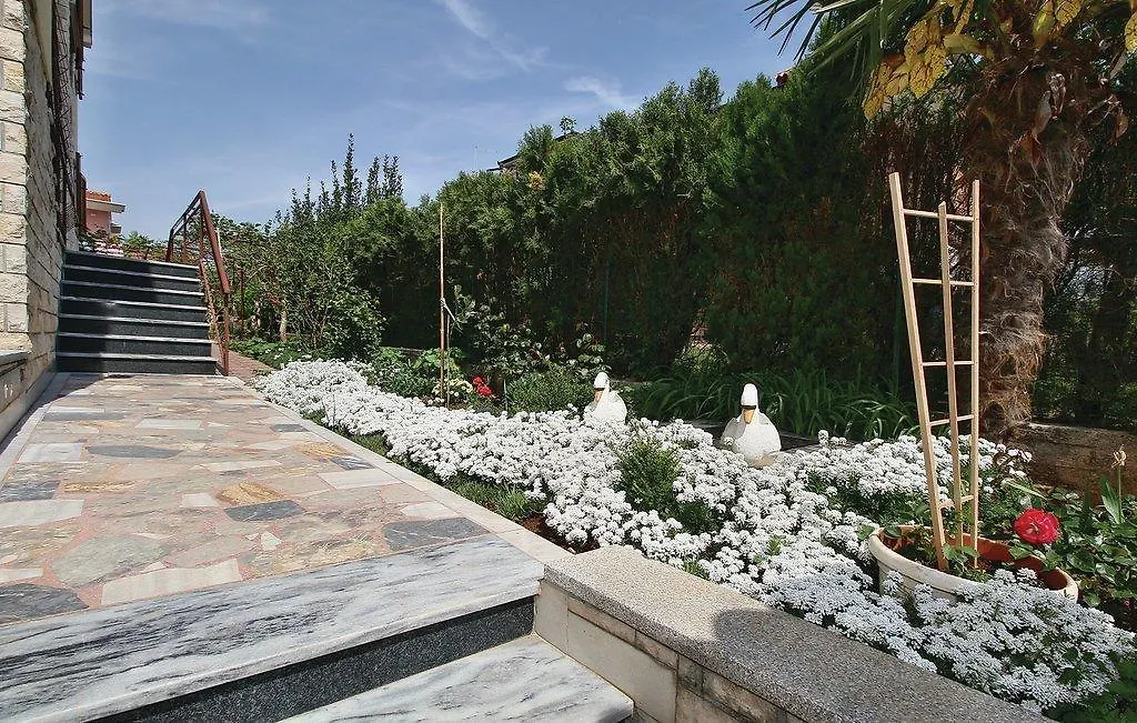 Awesome Apartment In Novigrad With Kitchen 0*, Novigrad Istria